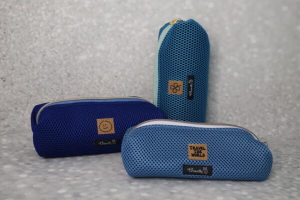 Etui, Kosmetiktäschchen aus weichem Mesh-Stoff in Jeans-Blau und Dunkelblau